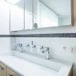 Сasa de vacaciones H19 - Modernes 145qm, 3sz, Wellnessbereich Mit Sauna Und Dachterrasse Mit Panoramablick, Kühlen Und Heizen Mit Geothermie