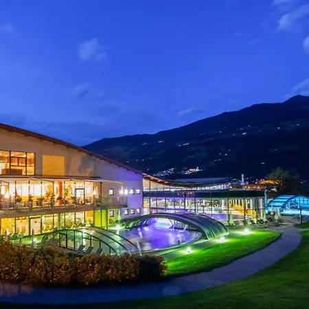 H19: Modern Wellness Retreat With Panoramic Rooftop Terrace