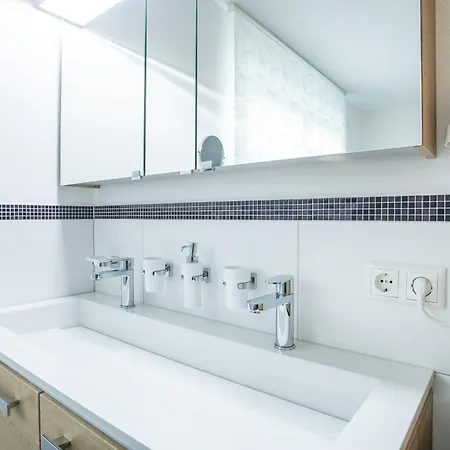 بيت للعطل H19 - Modernes 145qm, 3sz, Wellnessbereich Mit Sauna Und Dachterrasse Mit Panoramablick, Kuehlen Und Heizen Mit Geothermie