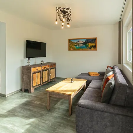 H19 - Modernes 145qm, 3sz, Wellnessbereich Mit Sauna Und Dachterrasse Mit Panoramablick, Kuehlen Und Heizen Mit Geothermie Сasa de vacaciones Fügen