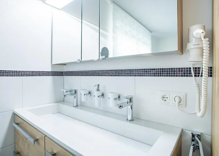 Nyaraló H19 - Modernes 145qm, 3sz, Wellnessbereich Mit Sauna Und Dachterrasse Mit Panoramablick, Kuehlen Und Heizen Mit Geothermie