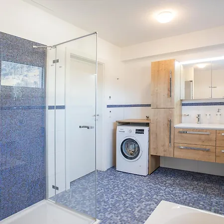 H19 - Modernes 145qm, 3sz, Wellnessbereich Mit Sauna Und Dachterrasse Mit Panoramablick, Kuehlen Und Heizen Mit Geothermie فغن